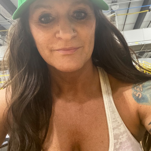 Meet your Posher, Sylvia - Picture 2 of 4